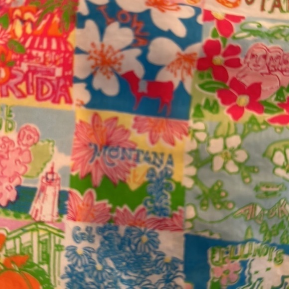 LILLY Pulitzer Shorts, Bright Design Stamp Design with States, Size 2 - Picture 6 of 12